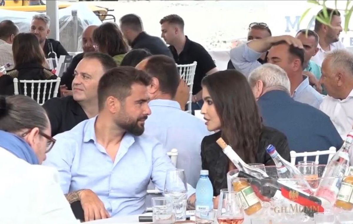 Adrian Mutu, prezent la cea mai stranie petrecere din Mamaia: pe șantier, în cort, cu băutura în roabă și excavator