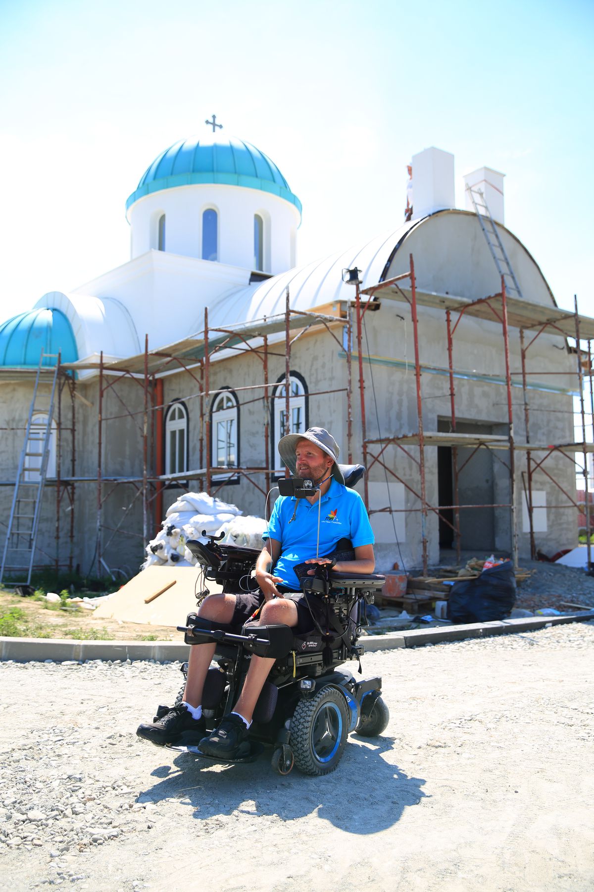 INIMA SPORTULUI: Prietenul lui Hristos, de lângă Strada Prieteniei » La 11 ani de la accidentul care l-a imobilizat, Mihai Neșu e șef de șantier la centrul pe care-l construiește lângă Oradea. Mai are nevoie de 1,8 milioane de euro + Cum îl poți ajuta