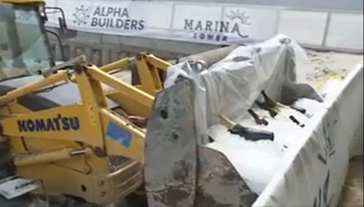 Adrian Mutu, prezent la cea mai stranie petrecere din Mamaia: pe șantier, în cort, cu băutura în roabă și excavator