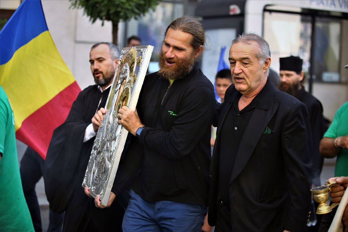 Bărbatul care l-a luat în mașină pe „autostopistul” Gigi Becali a refuzat banii patronului FCSB: „Mă plimbam și l-am văzut: «Hei, hei, du-mă la palat!»”