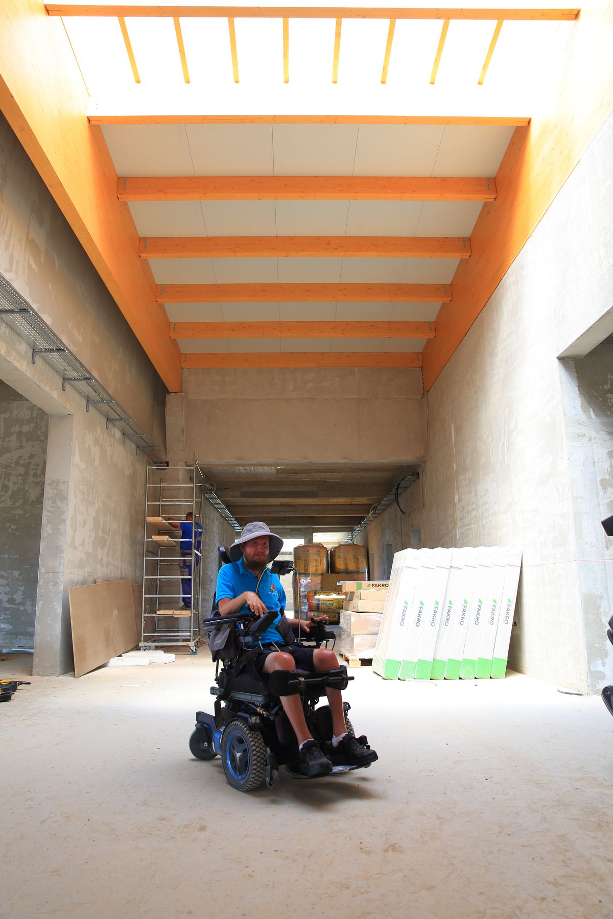 INIMA SPORTULUI: Prietenul lui Hristos, de lângă Strada Prieteniei » La 11 ani de la accidentul care l-a imobilizat, Mihai Neșu e șef de șantier la centrul pe care-l construiește lângă Oradea. Mai are nevoie de 1,8 milioane de euro + Cum îl poți ajuta