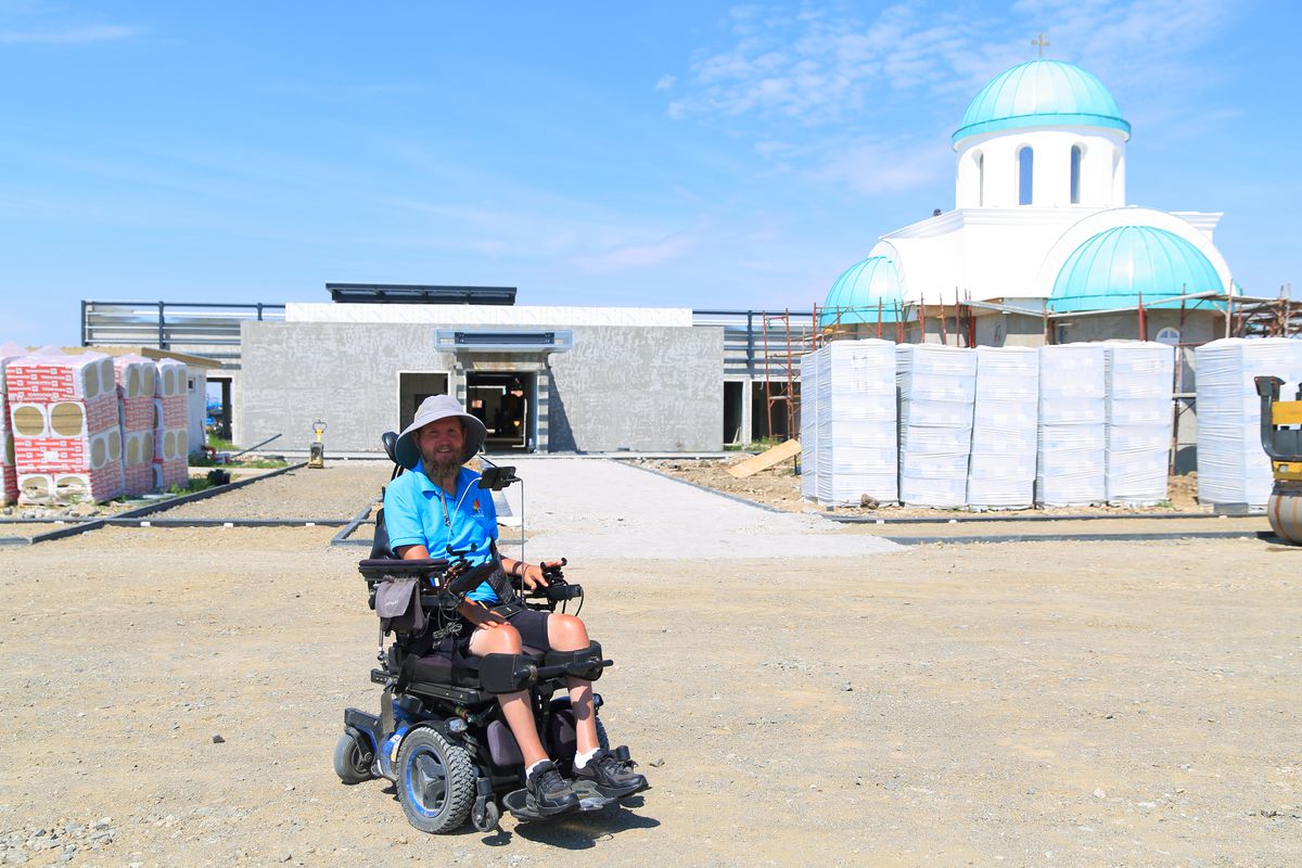 INIMA SPORTULUI: Prietenul lui Hristos, de lângă Strada Prieteniei » La 11 ani de la accidentul care l-a imobilizat, Mihai Neșu e șef de șantier la centrul pe care-l construiește lângă Oradea. Mai are nevoie de 1,8 milioane de euro + Cum îl poți ajuta