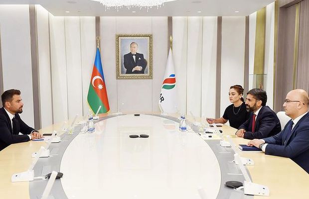 Adrian Mutu prezentat de Neftchi ca la adunările ONU! » Imagini inedite din Baku