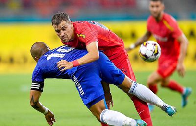 Situație stranie la FCU Craiova - FCSB: sunt adversari, dar dorm împreună!