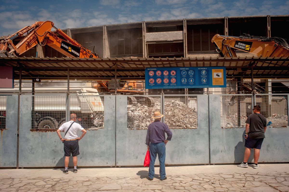 Excavatoarele, în acțiune pe Camp Nou » Imagini impresionante de la demolarea celebrului stadion! Unde va juca Barcelona