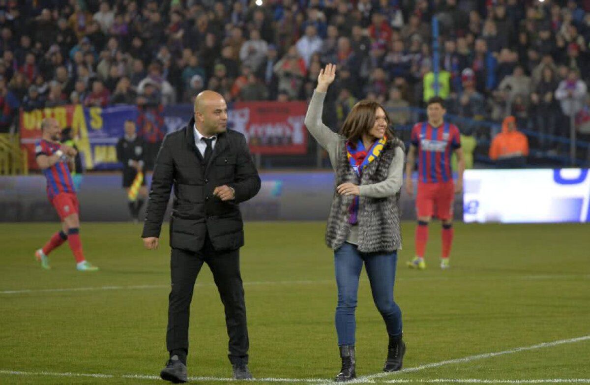 Imagini senzaționale de la ultimul FCSB - Dinamo jucat în Ghencea » Scenografii de senzație și ipostaze unice cu Halep, Mihai Stoica și arbitrul Alexandru Tudor