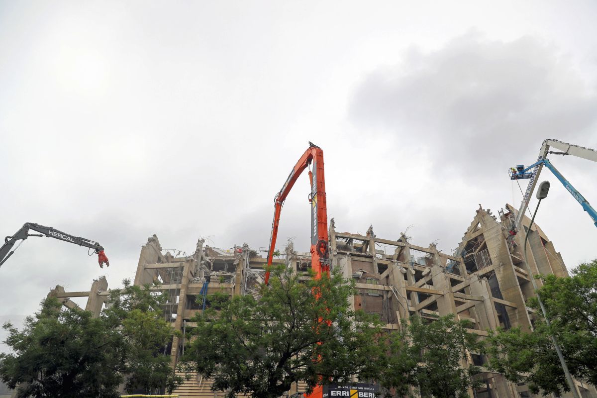 Demolarea Stadionului Camp Nou