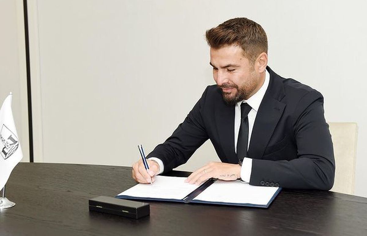 Adrian Mutu, prezentat la Neftchi