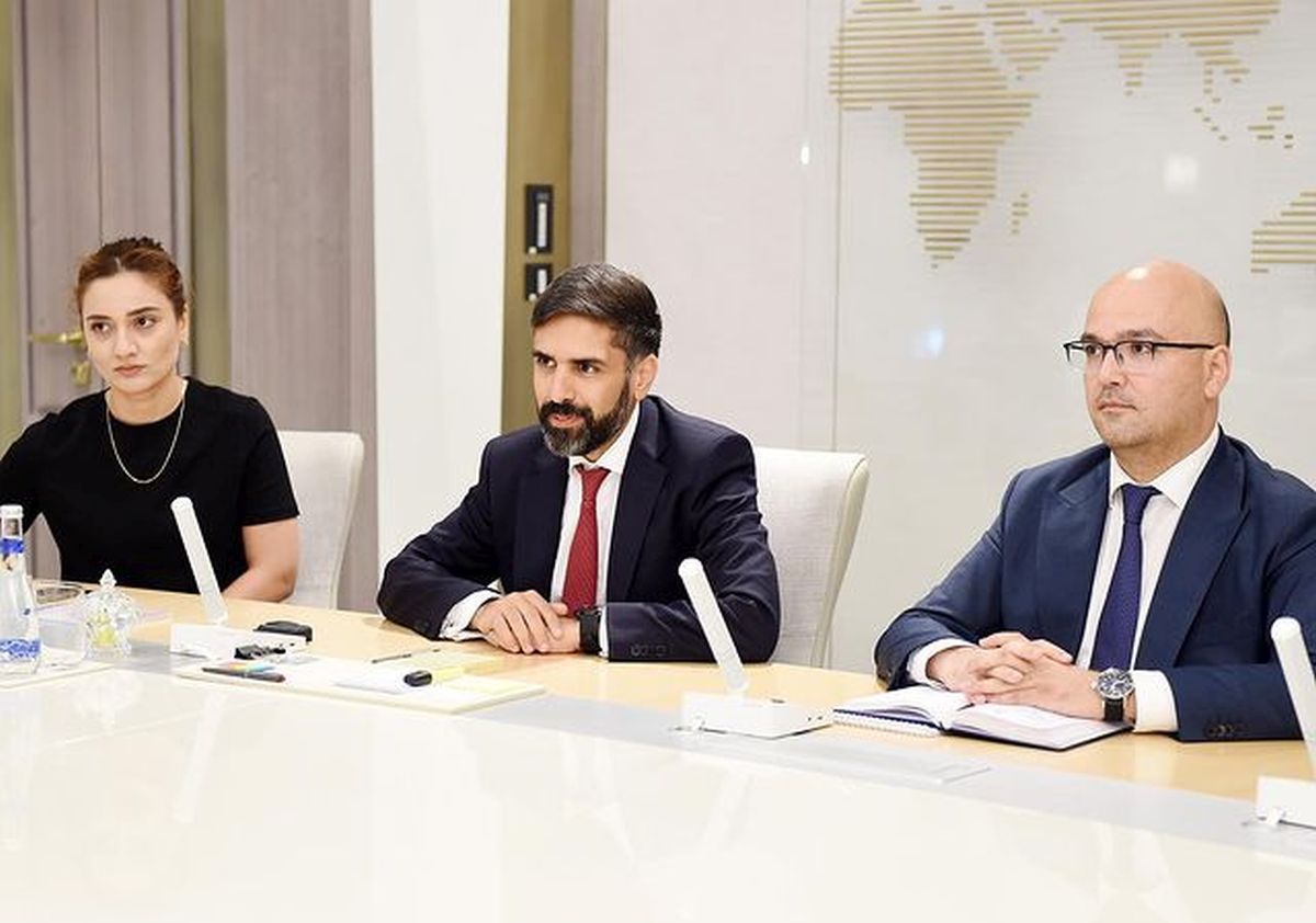 Adrian Mutu, prezentat la Neftchi