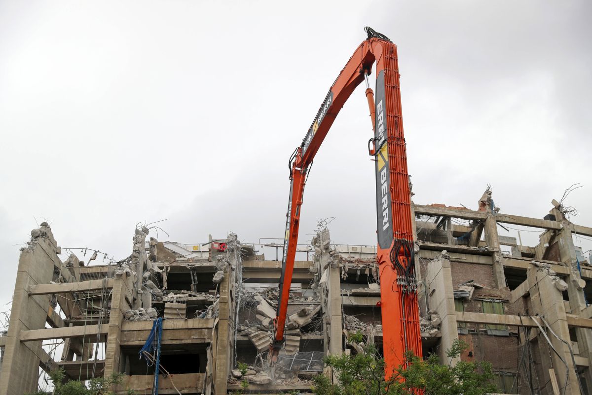 Excavatoarele, în acțiune pe Camp Nou » Imagini impresionante de la demolarea celebrului stadion! Unde va juca Barcelona