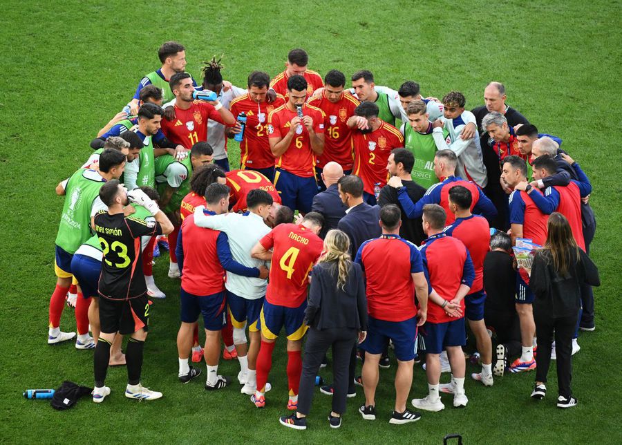 Luis de la Fuente a creat un grup foarte unit la naționala Spaniei / Foto: GettyImages Desființat de presă la primul eșec, iar acum e pe cale să devină Rege: „Le-am spus jucătorilor că acesta este drumul”. Povestea incredibilă a lui Luis de la Fuente, un selecționer atipic!
