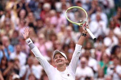 Barbora Krejcikova fericită pentru calificarea în finala de la Wimbledon 2024 Foto: Guliver/GettyImages