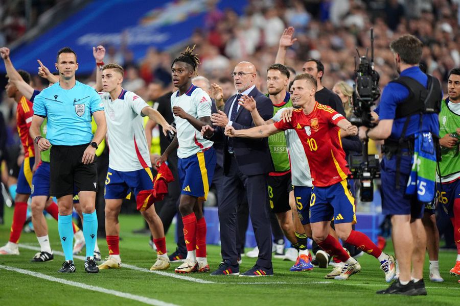 Luis de la Fuente, gata să sărbătorească calificarea Spaniei în finala Euro 2024 / Foto: Imago Desființat de presă la primul eșec, iar acum e pe cale să devină Rege: „Le-am spus jucătorilor că acesta este drumul”. Povestea incredibilă a lui Luis de la Fuente, un selecționer atipic!