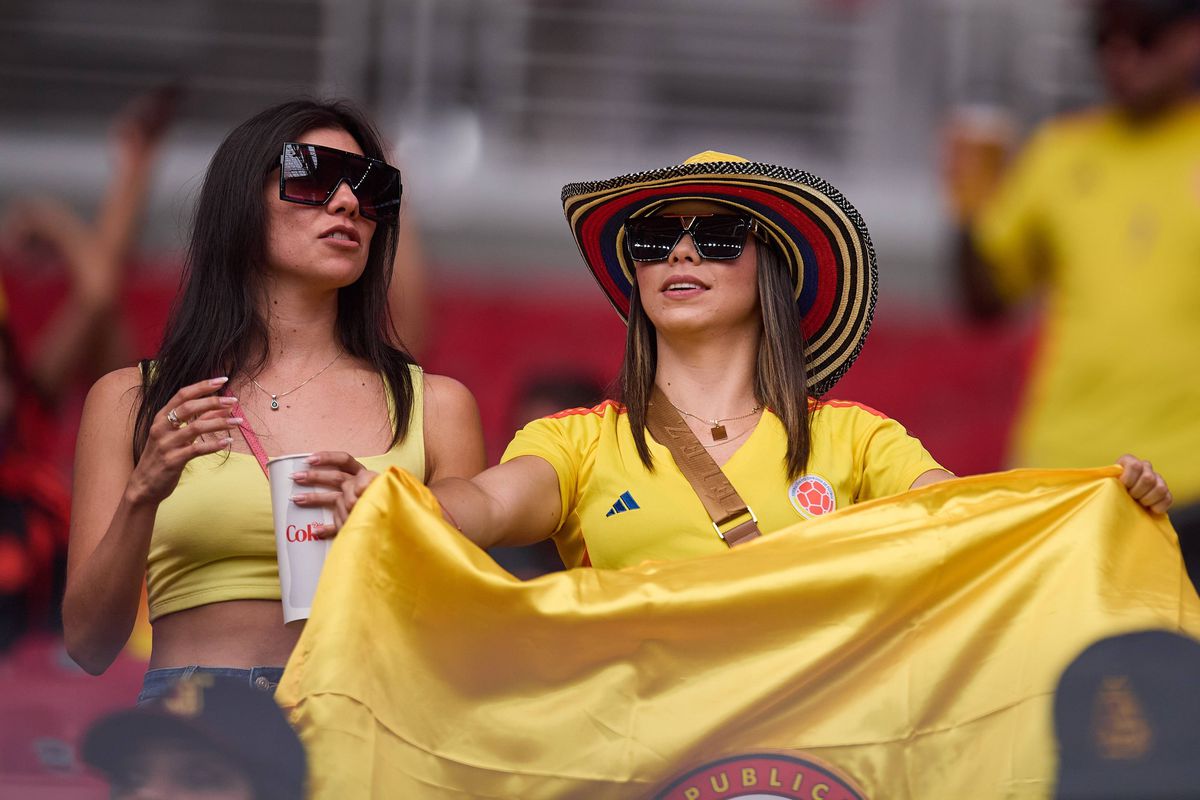 Fanii din Columbia, spectacol la Copa America