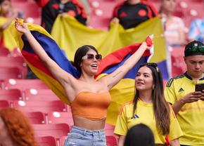 Miss Columbia în tribune la Copa America » Au atras toate privirile printre cei 70.000 de spectatori prezenți la semifinala din Charlotte