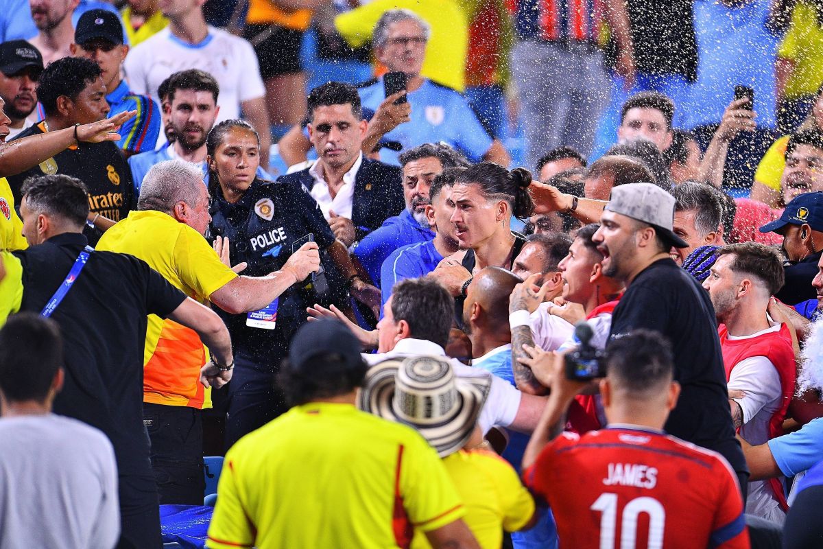 Scene șocante la semifinala Copa America! Darwin Nunez s-a luat la bătaie cu fanii Columbiei » Mama unui fotbalist a leșinat: „Familiile noastre erau în pericol, iar poliția nu a intervenit”
