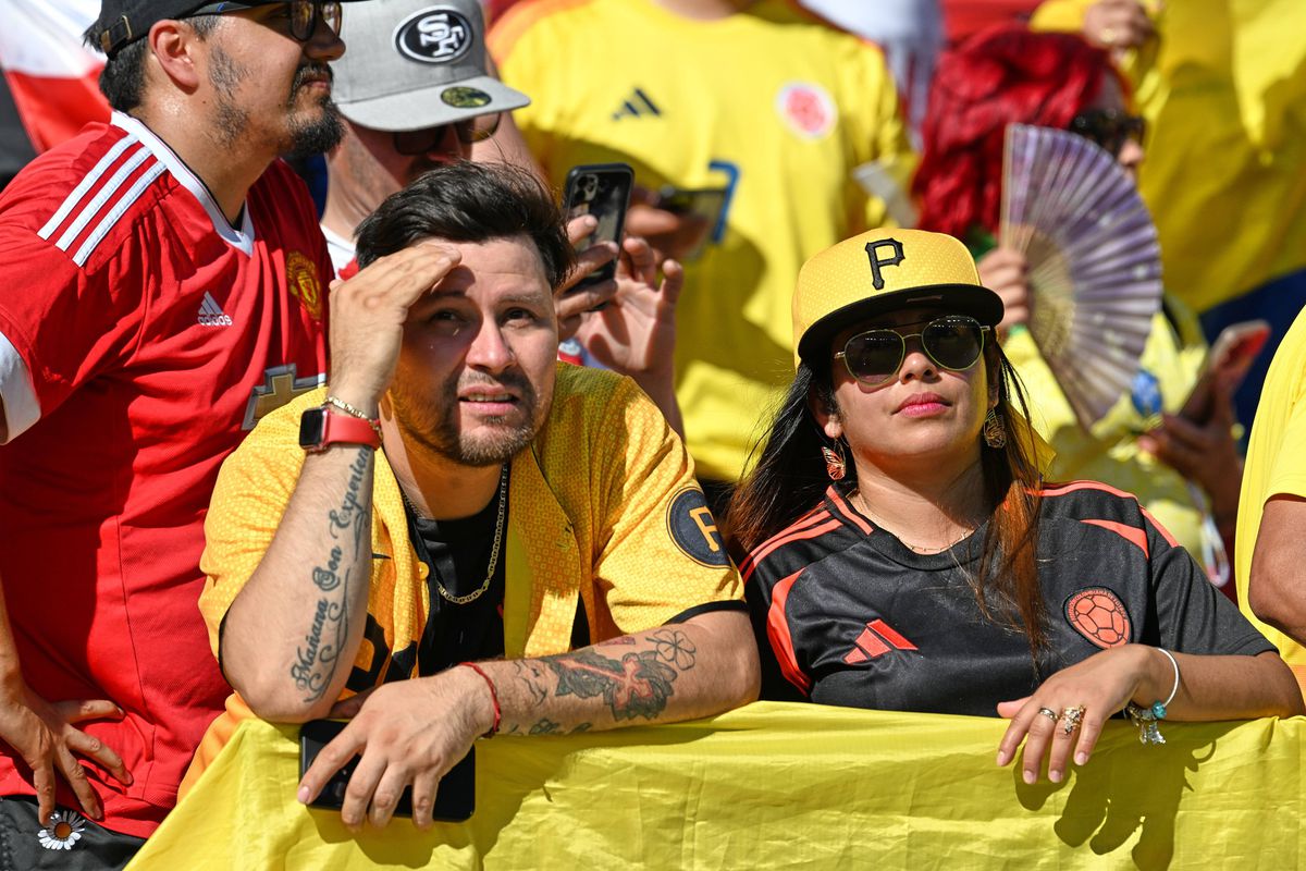 Fanii din Columbia, spectacol la Copa America