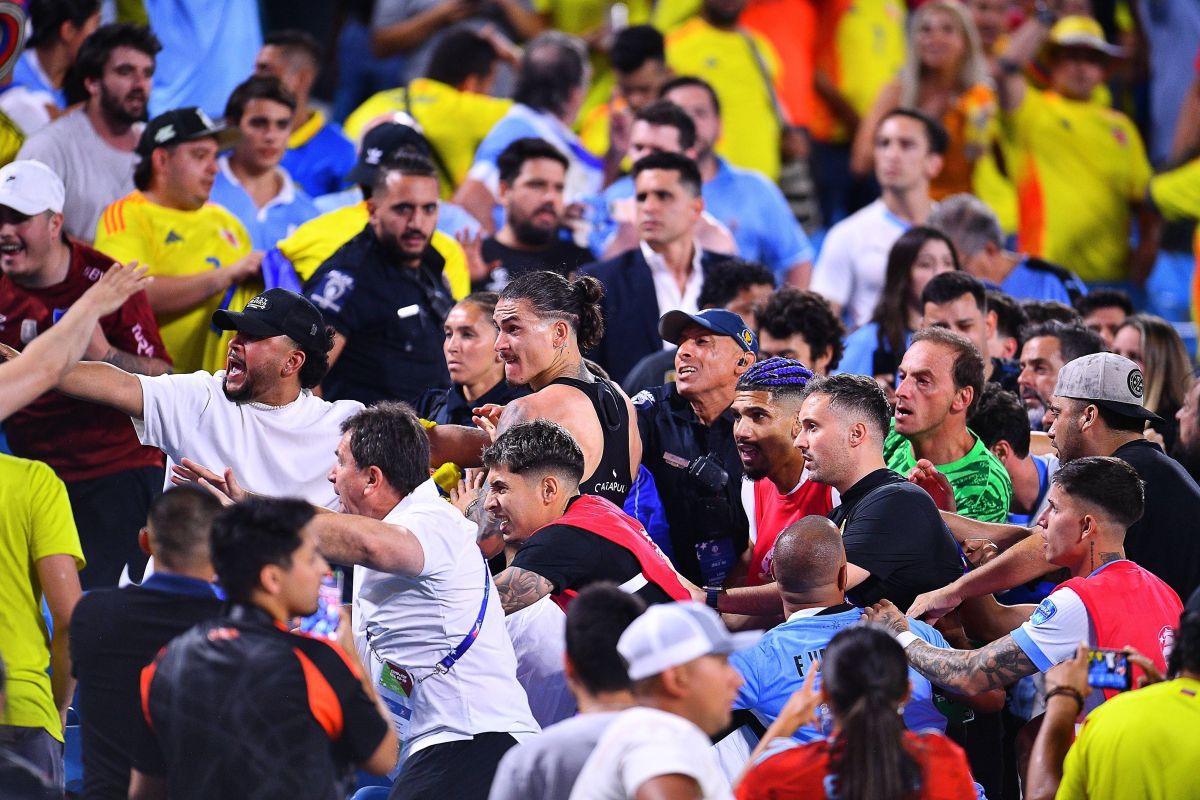 Scene șocante la semifinala Copa America! Darwin Nunez s-a luat la bătaie cu fanii Columbiei » Mama unui fotbalist a leșinat: „Familiile noastre erau în pericol, iar poliția nu a intervenit”