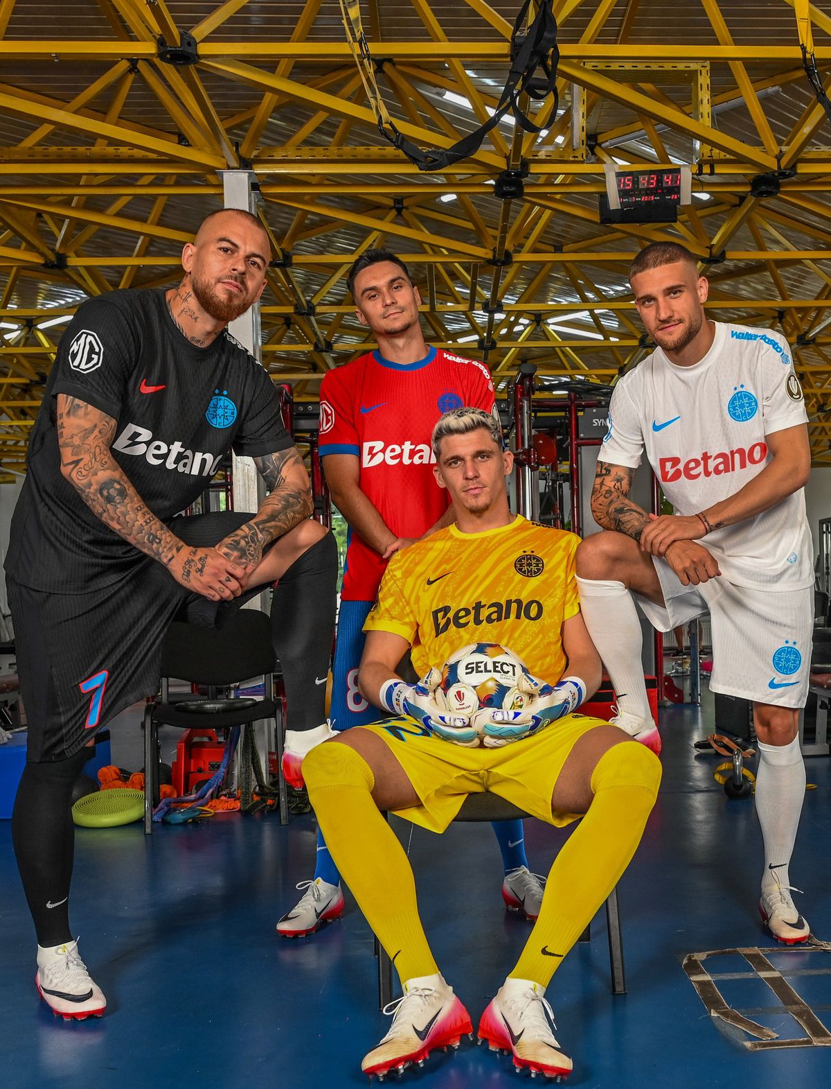 FCSB și-a prezentat noile echipamente! Târnovanu, Alibec, Bîrligea și Șut, „modelele” campioanei