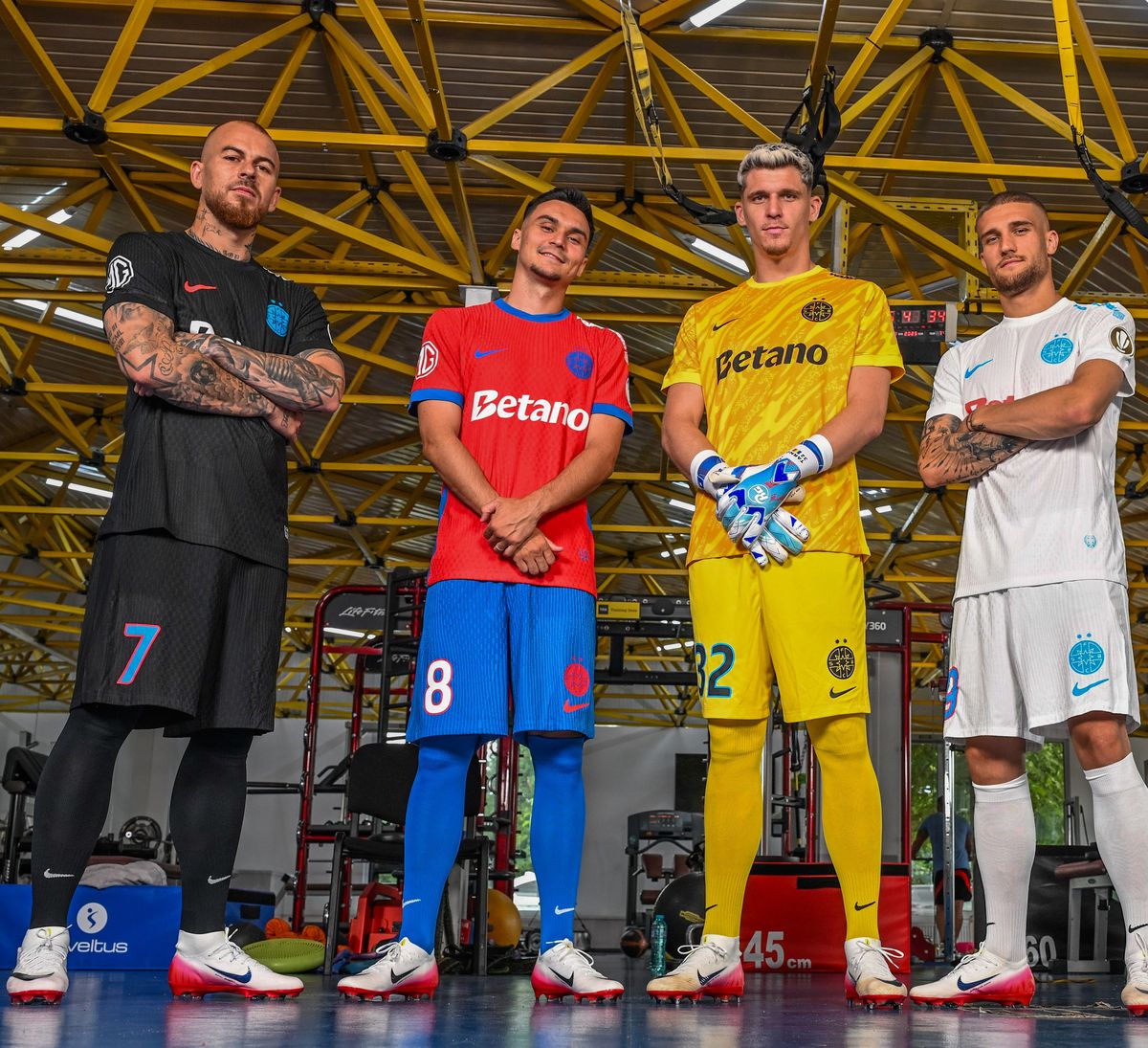 FCSB și-a prezentat noile echipamente! Târnovanu, Alibec, Bîrligea și Șut, „modelele” campioanei