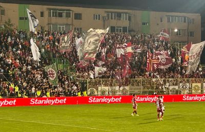 „Demisia, demisia!” » Fanii Rapidului l-au luat în colimator, după doar 53 de minute