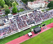 Cum arată gazonul stadionului „Eugen Popescu” din Târgoviște. FOTO: YouTube @Miros de Cer