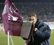 Dan Petrescu și momentul în care a sărutat steagul Rapidului / Sursă foto: Arhivă Gazeta Sporturilor