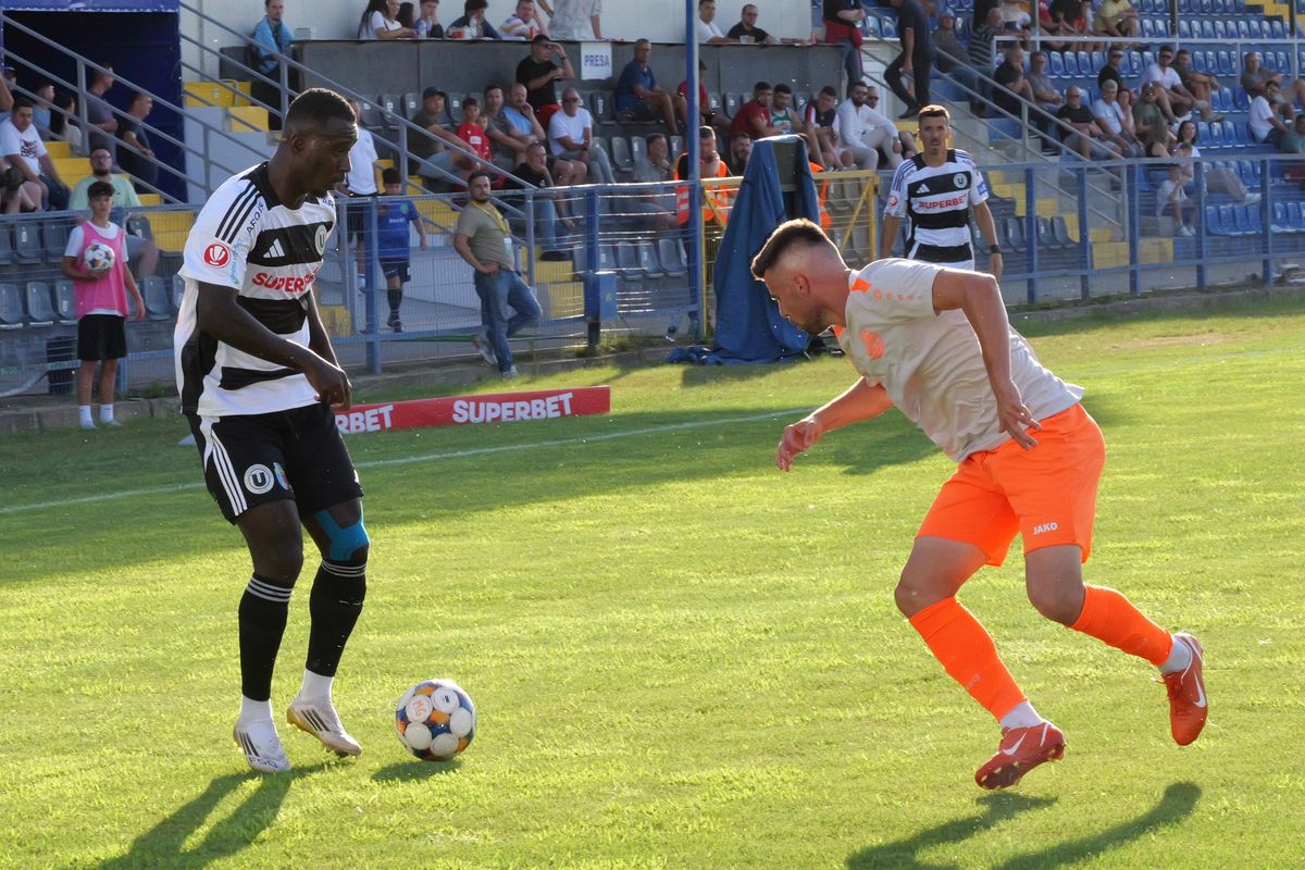 În pas de defilare! U Cluj s-a distrat cu Metaloglobus și e primul lider al campionatului