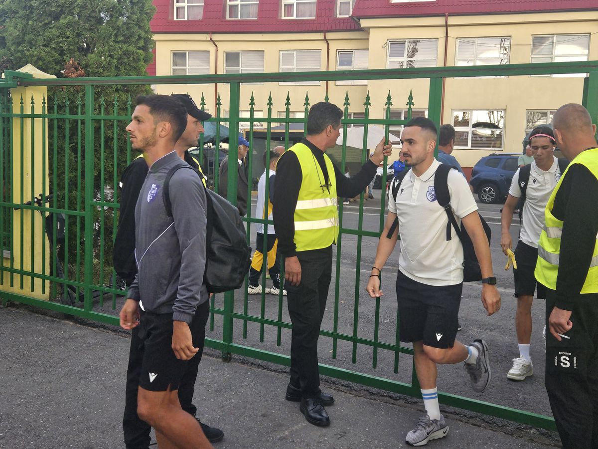 FC Argeș, sosire la Mioveni