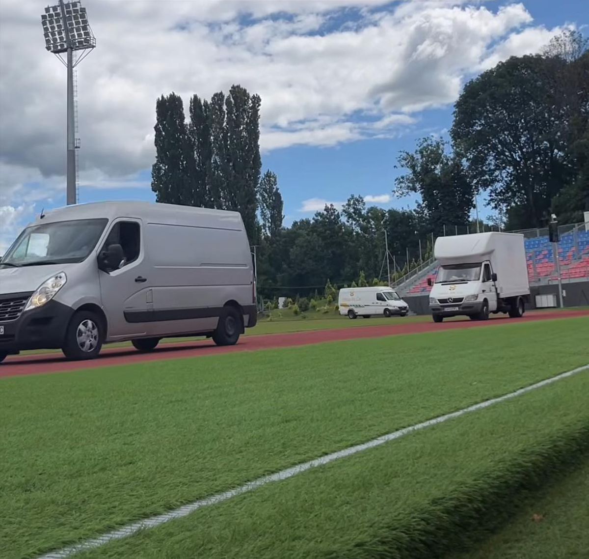 Cum arată gazonul stadionului „Eugen Popescu” din Târgoviște