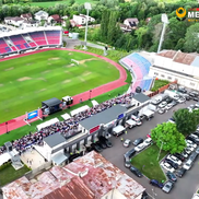 Cum arată gazonul stadionului „Eugen Popescu” din Târgoviște. FOTO: YouTube @Miros de Cer