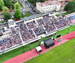 Cum arată gazonul stadionului „Eugen Popescu” din Târgoviște. FOTO: YouTube @Miros de Cer