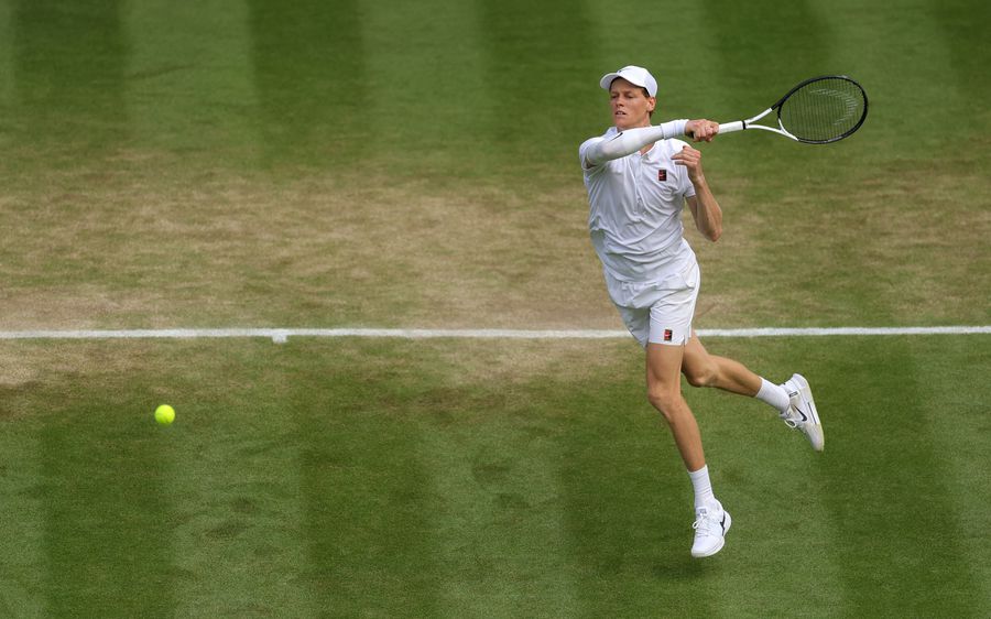Jannik Sinner, în meciul contra lui Novak Djokovic din semifinalele de la Wimbledon. Foto: Getty Images Jannik Sinner, performanță colosală după calificarea în finala de la Wimbledon » „The Big 4” este de astăzi „The Big 5”