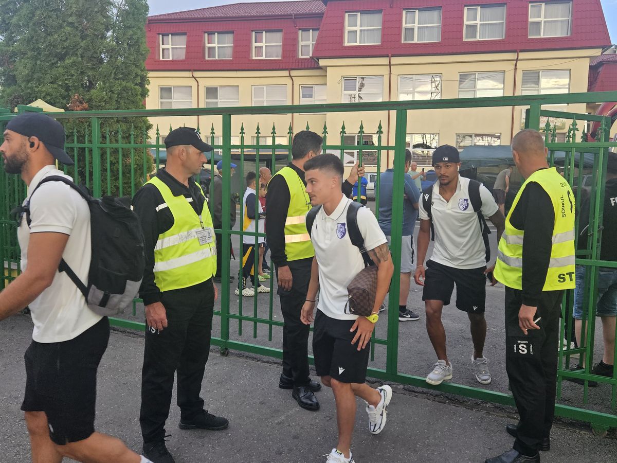 FC Argeș, sosire la Mioveni