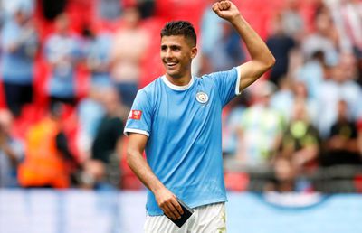 Declarații geniale ale lui Pep Guardiola despre Rodri: „E tuns exact ca un mijlocaș defensiv. N-are tatuaje sau cercei” ;)