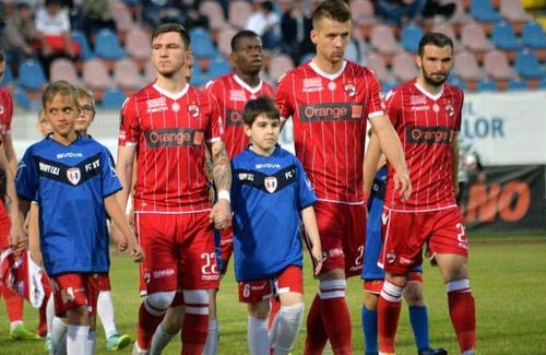 Dinamo ar putea rezolva o problemă de un milion de euro, să-i extindă contractul mijlocașului Ionut Șerban (25 de ani).