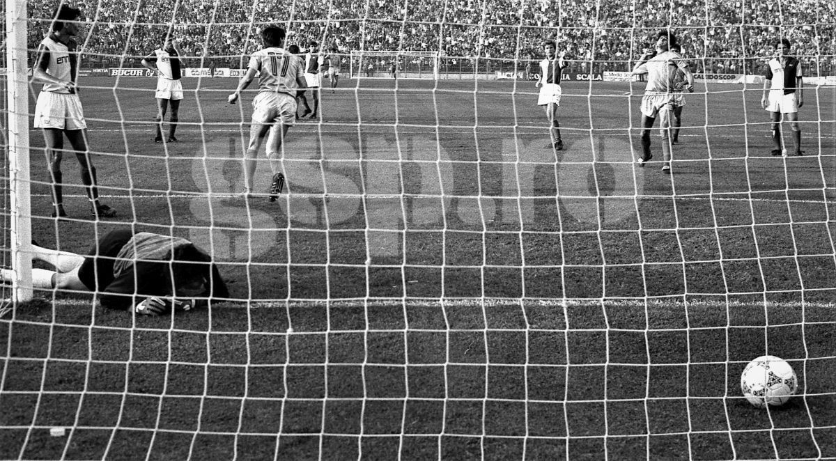 Povestea ultimului derby Rapid - Steaua din comunism: „S-au bătut parte-n parte cu Miliția. S-a jucat până a câștigat cine trebuia!”