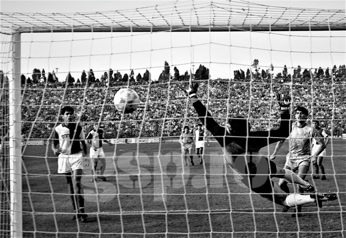 Povestea ultimului derby Rapid - Steaua din comunism: „S-au bătut parte-n parte cu Miliția. S-a jucat până a câștigat cine trebuia!”