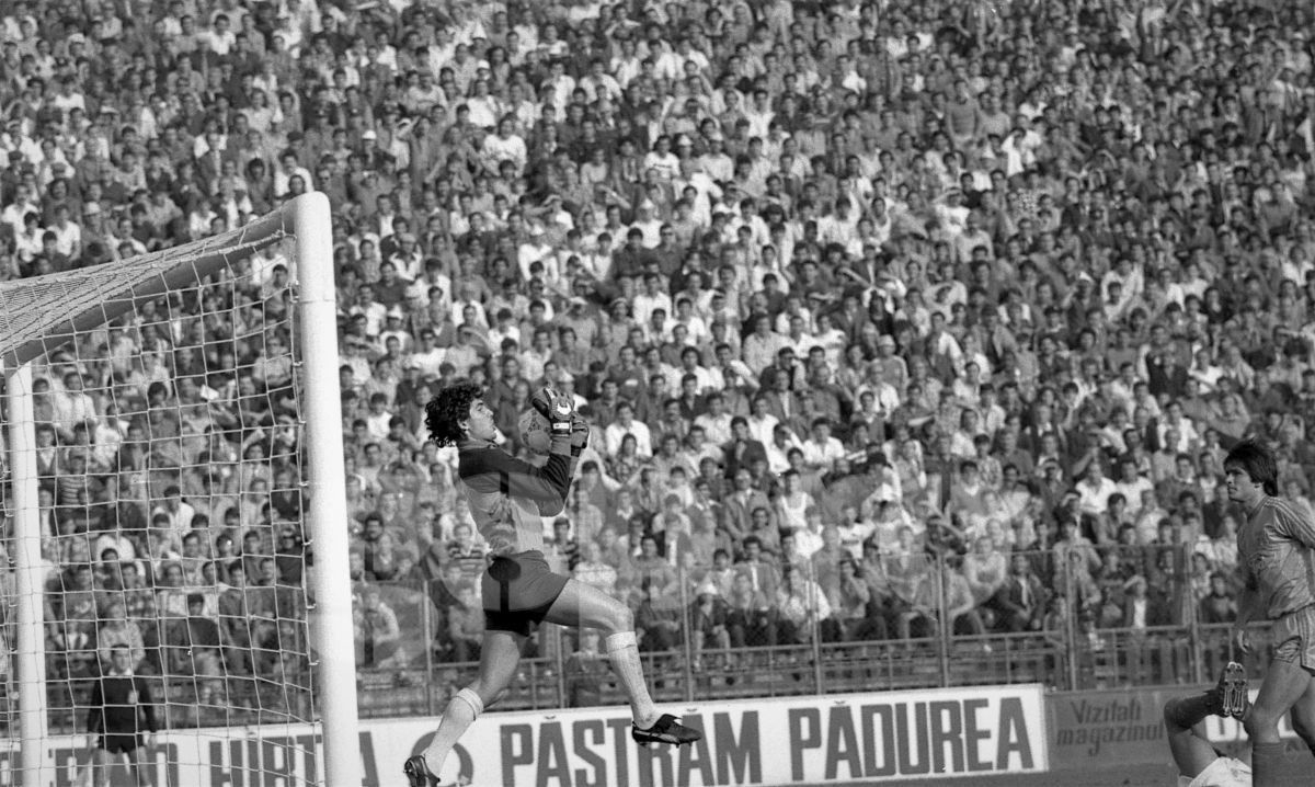 Povestea ultimului derby Rapid - Steaua din comunism: „S-au bătut parte-n parte cu Miliția. S-a jucat până a câștigat cine trebuia!”