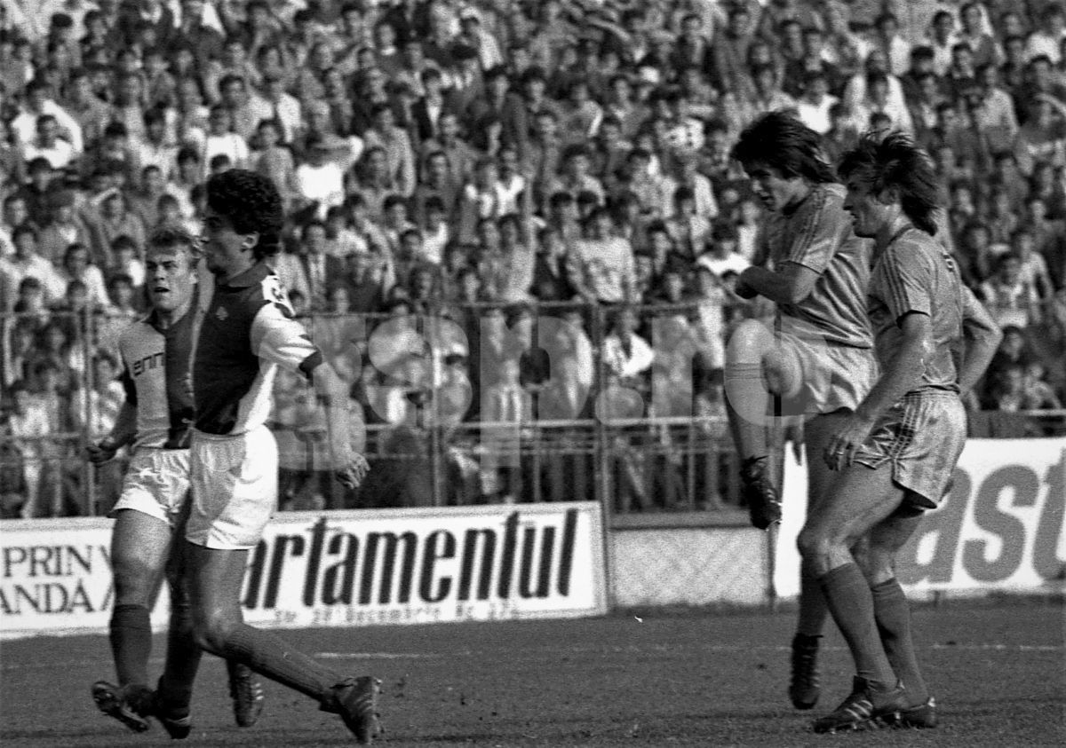 Povestea ultimului derby Rapid - Steaua din comunism: „S-au bătut parte-n parte cu Miliția. S-a jucat până a câștigat cine trebuia!”