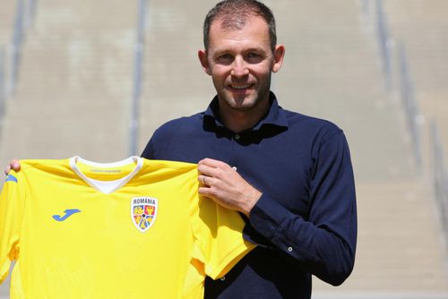 Bogdan Lobonț a fost prezentat astăzi în funcția de selecționer al proaspăt înființatei România U20 / foto: frf.ro