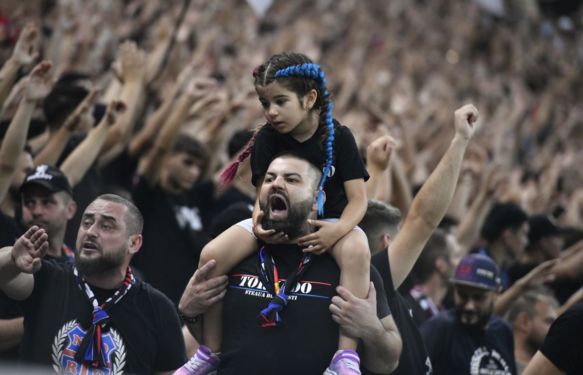 Eroul lui FCSB, fermecat de galerie: „N-am mai întâlnit așa ceva!” + promisiunea uriașă pe care le-a făcut-o fanilor