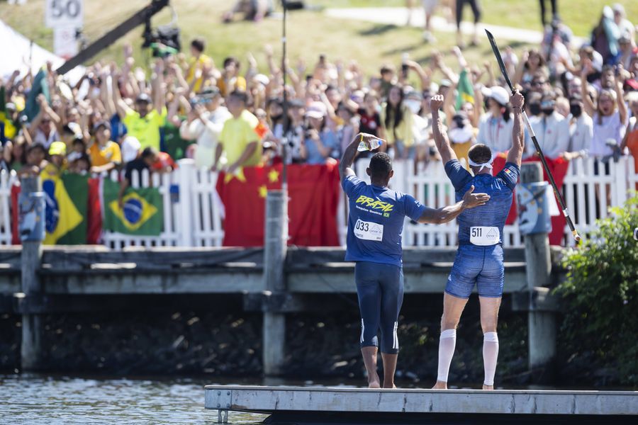 Campionul fără un rinichi care a fentat moartea » Copiii, înapoi pe stadioane + Lecția de camaraderie