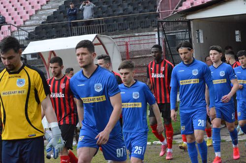 Crișul Chișineu Criș, formație din al treilea eșalon fotbalistic al României, este în pragul dispariției. Fotbaliștii au fost anunțați să își caut echipe.