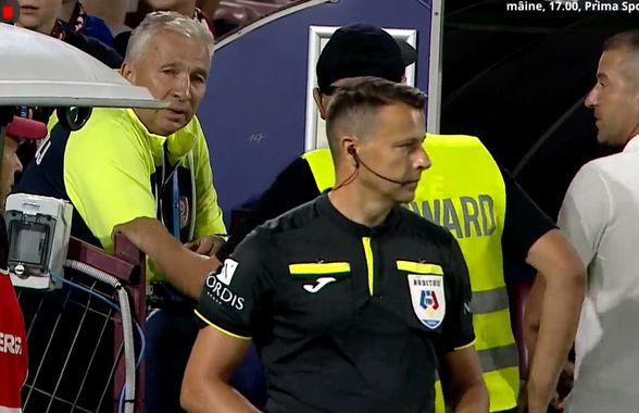 Dan Petrescu, criză de nervi la CFR Cluj - Slobozia » Două galbene în două minute și o imagine antologică