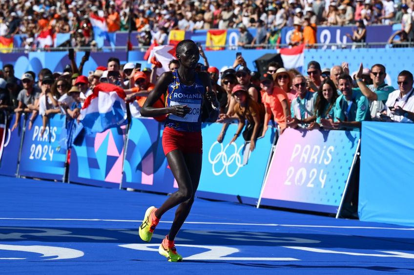 Delvine Relin Meringor trecând linia de sosire pe locul 7 în maratonul olimpic d ela Paris Foto: Raed Krishan (Paris)