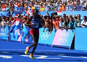 Delvine Meringor, sportiva născută în Kenya care reprezintă România, a terminat pe locul 7 maratonul de la Jocurile Olimpice: „Am avut lacrimi în ochi”!