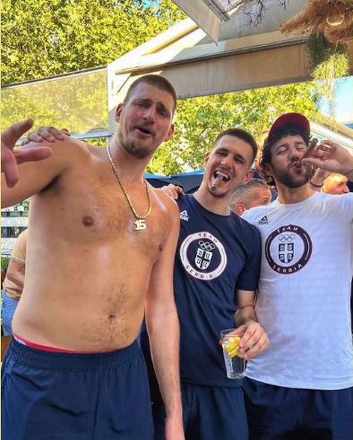 Nikola Jokic n-a mai rezistat! A petrecut cu Djokovic în fața a zeci de mii de sârbi, dar un detaliu l-a dat gata: „Oh, nu!”