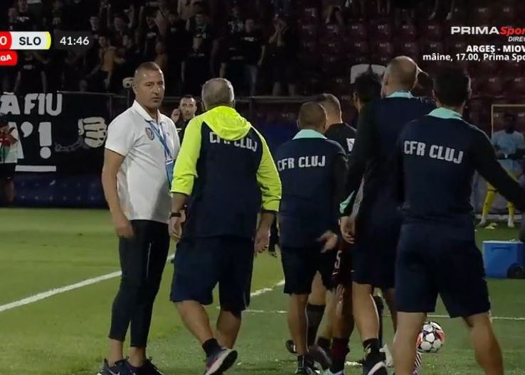 Dan Petrescu, trimis în tribune la CFR Cluj - Slobozia / FOTO: Captură TV @Prima Sport 1