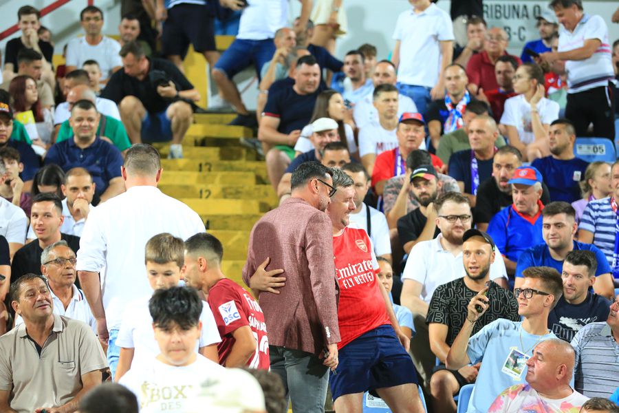 10 detalii observate pe stadion la Gloria Buzău - Rapid » Cum era să rămână Braun fără pantaloni, meniu cu semințe de bostan și gestul rezervelor Săpunaru și Grigore